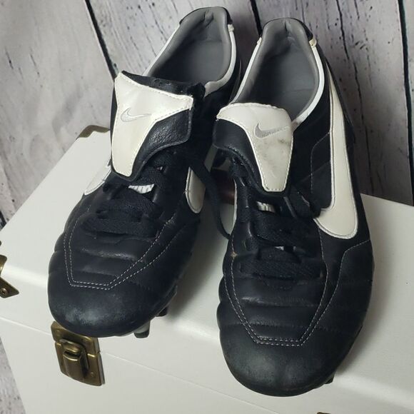 Nike Tiempo Cleats - Picture 1 of 6